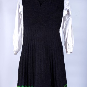 Φούστα (Πλεκτό μαύρο φόρεμα) με πράσινο διάκοσμο