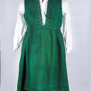 Παραδοσιακή γυναικεία φορεσιά